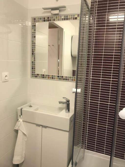 Stylish Apartment In Central Budapest - Perfect For Couples, Groups And Sightseers *